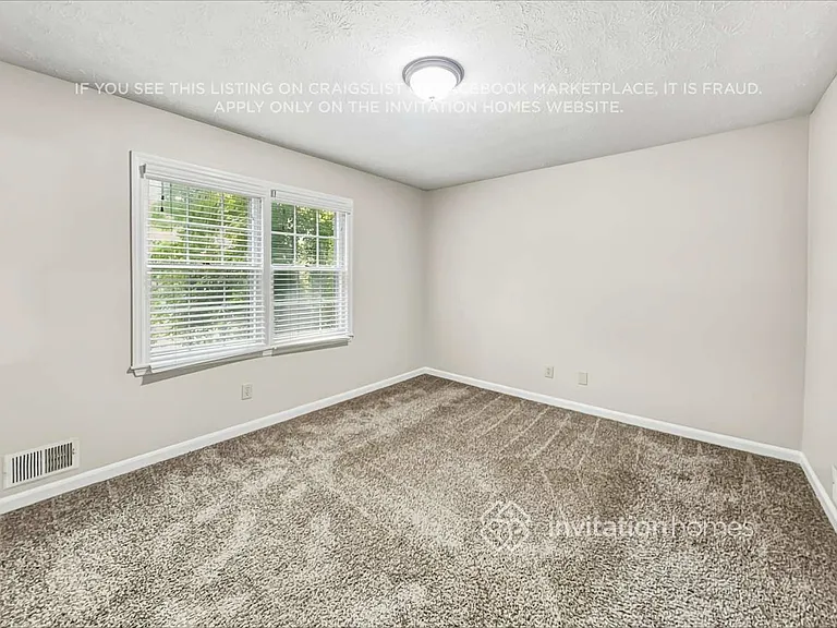 3158 Larkspur Cir — Photo 11