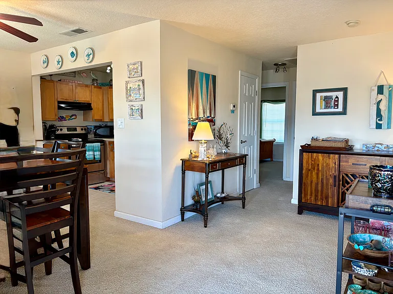 Looking towards the bedrooms / bath