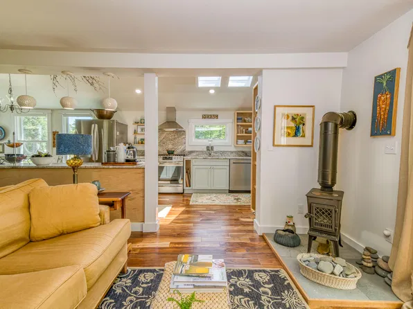 15 Summit Avenue, Northport, ME 04849