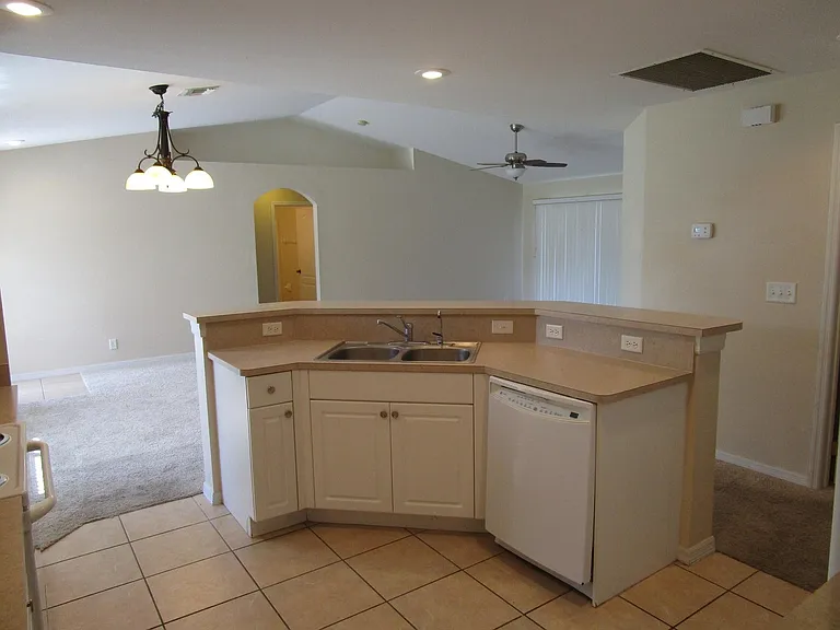 3514 NE 12th Ct — Photo 7