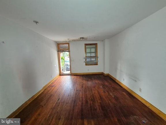 3rd image of 1229 S Carey St