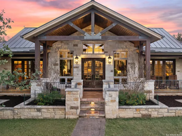 863 Lake on Flat Creek Dr W, Johnson City, TX 78636