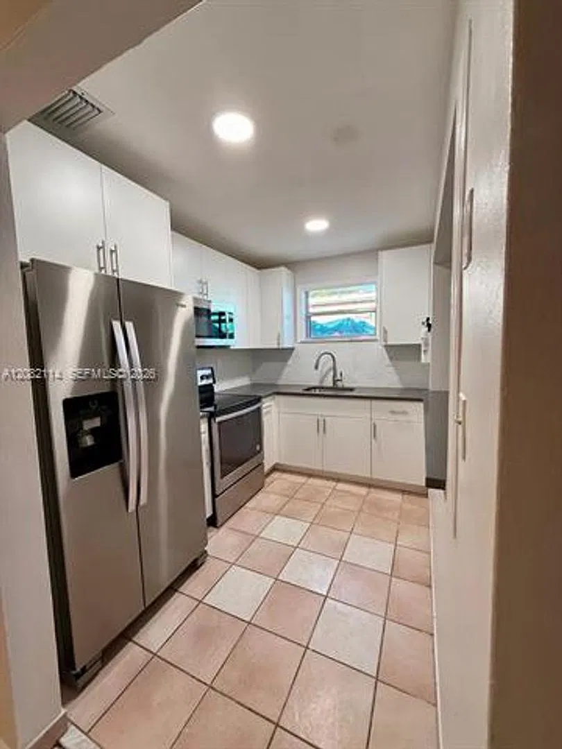2433 SW 11th St th 2433, Miami, FL 33135 — Photo 2