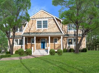 8 Emily Ct, Hampton Bays, NY 11946