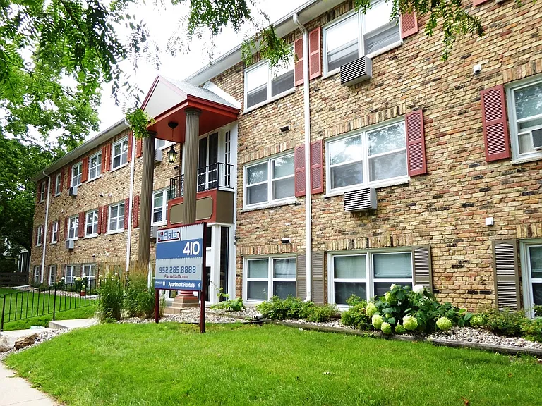 410 Apartments — Photo 2