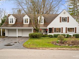 93 Golfview Rd, Lake Zurich, IL 60047