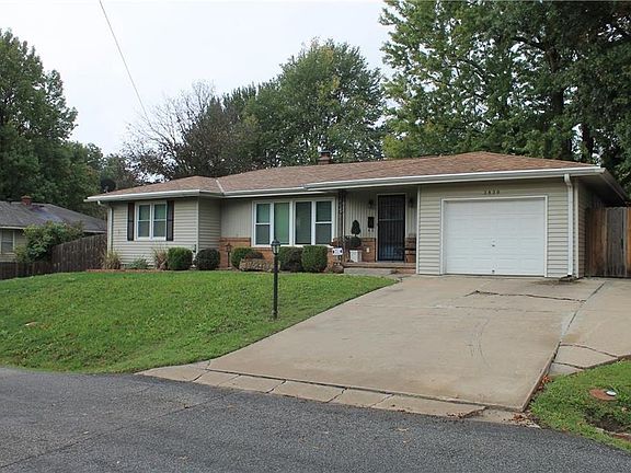 3rd image of 2820 N 32nd St