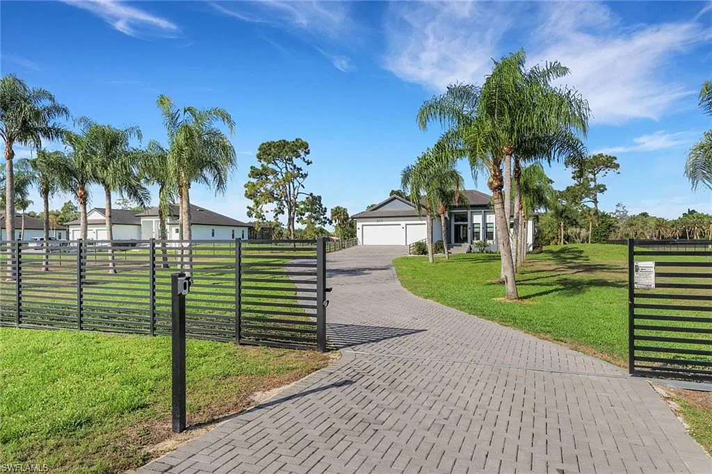 4 bed, 3.5 bath, 2888 sqft, $8,500 — Photo 2