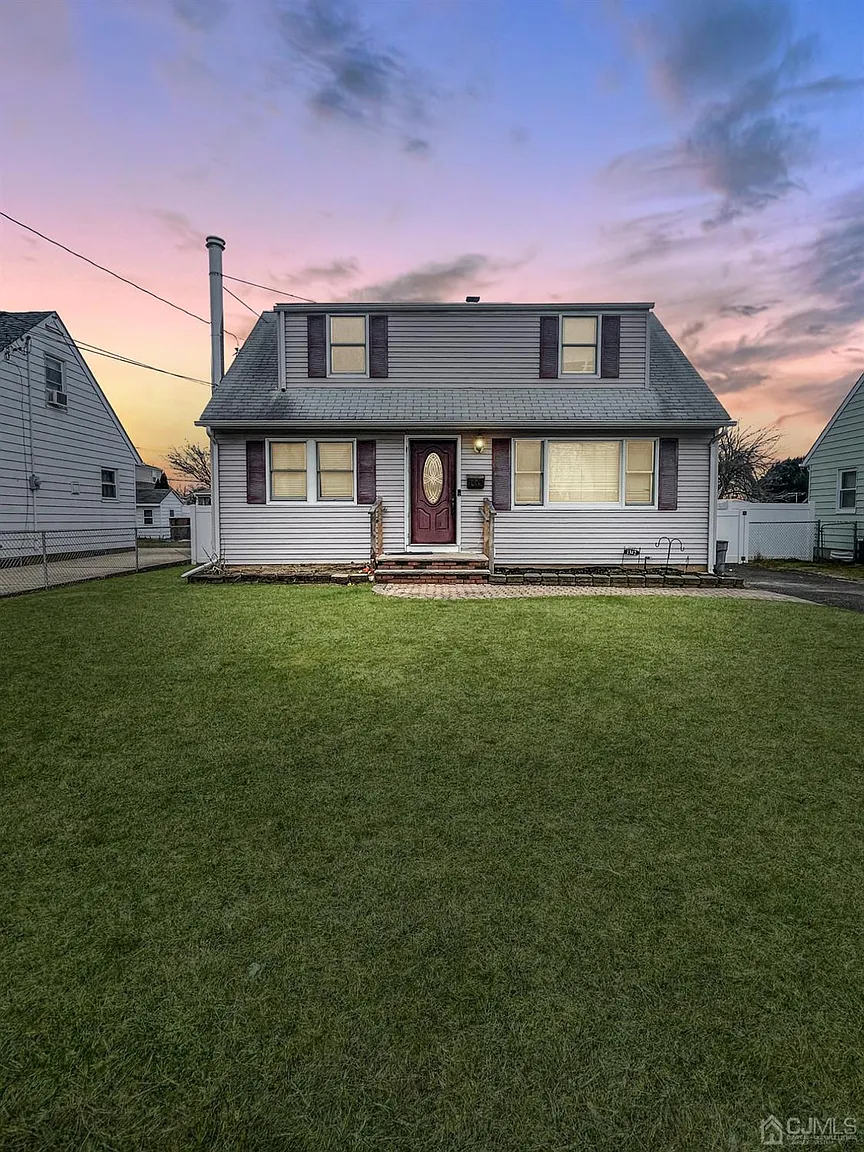 1312 Gress St photo 1