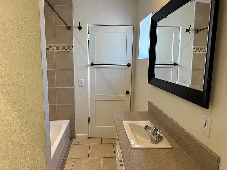 2037 N 21st Pl — Photo 11