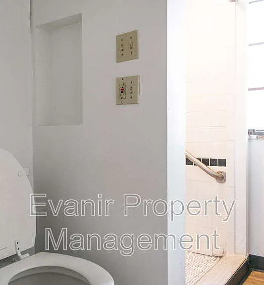 113 Niagara Ave #1 — Photo 8