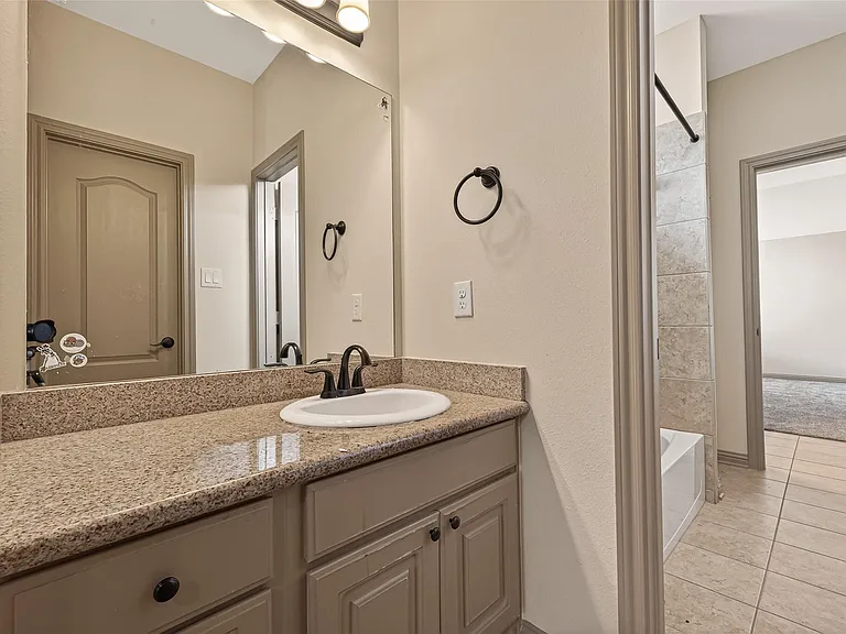 27411 Manor Falls Ln — Photo 34