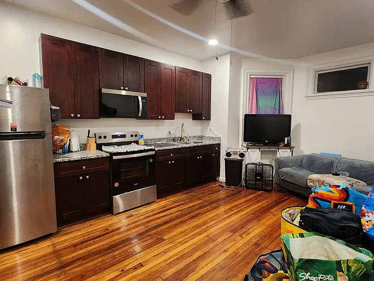 324 S 43rd St #2R — Photo 4