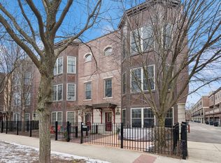 3021 W Cornelia Ave, Chicago, IL 60618