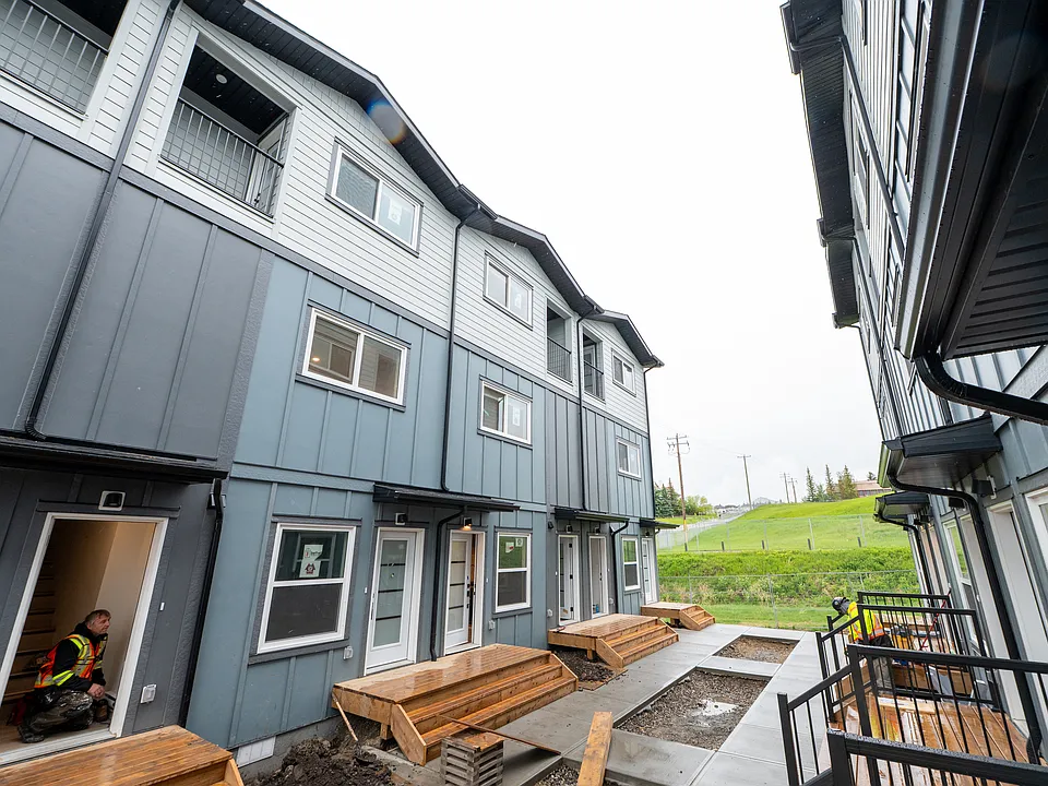 160 Arbour Wood Close NW #304