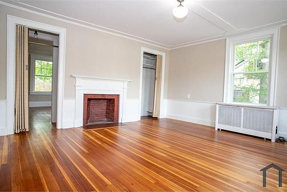 2nd image of 8 Prospect St