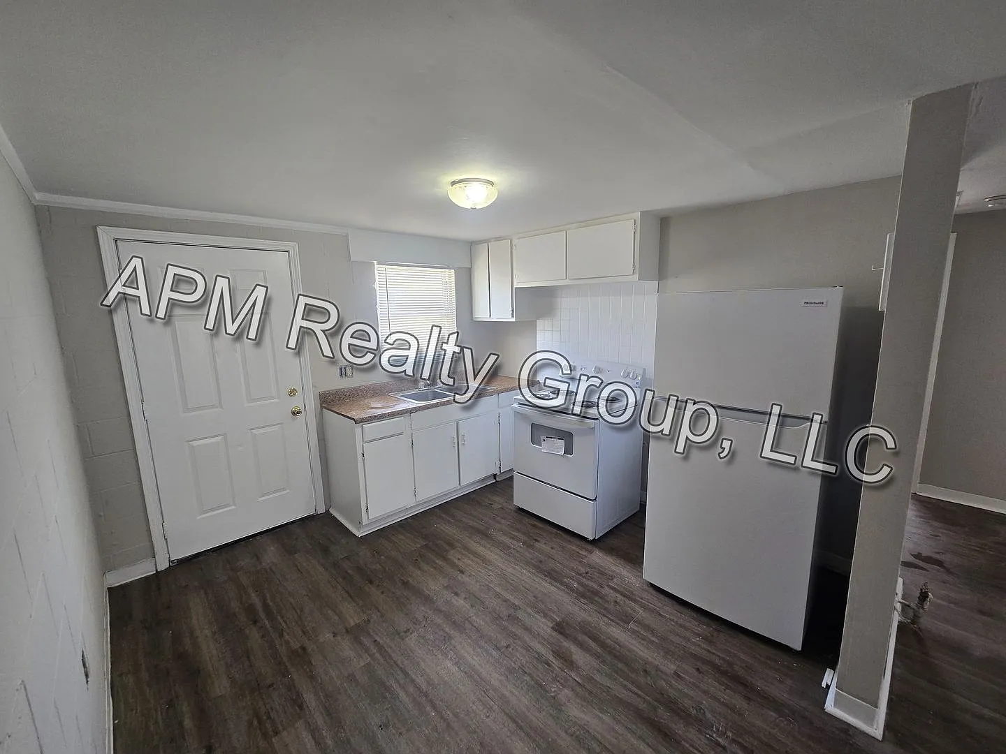 Renovated Apartment in Downtown Columbia — Photo 4