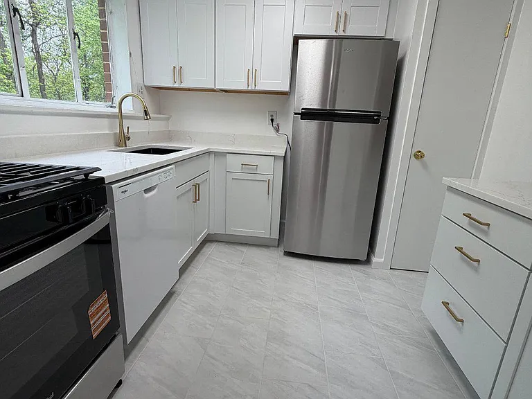 10305 Montrose Ave #M101 — Photo 10