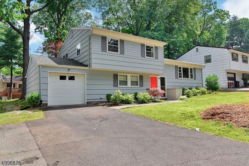 1st image of 7 Bromley Dr