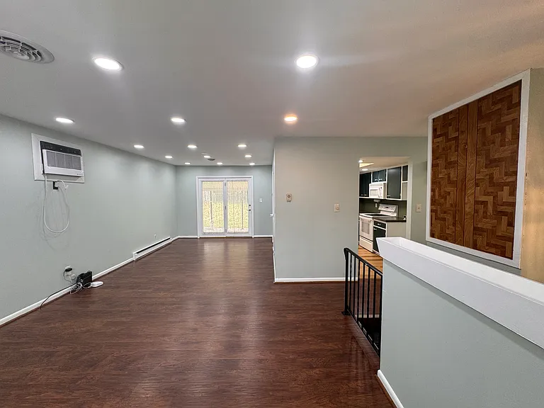 443 Bath Ave — Photo 32