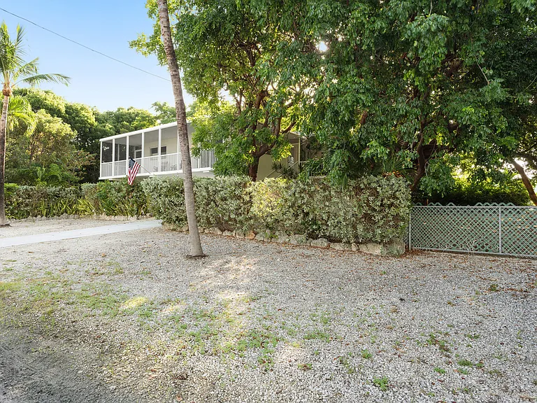 Bougainvillea St — Photo 14