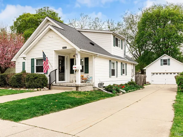 5037 1st St, Swartz Creek, MI 48473