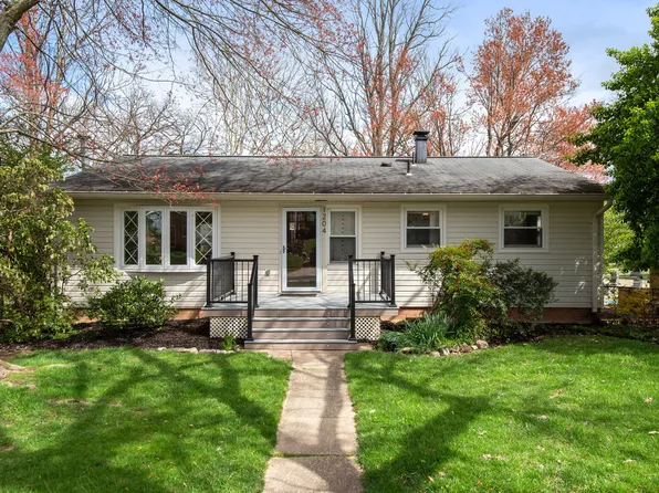 1204 Gladstone Dr, Rockville, MD 20851