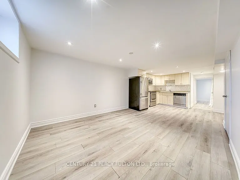 36 Merryfield Dr — Photo 16