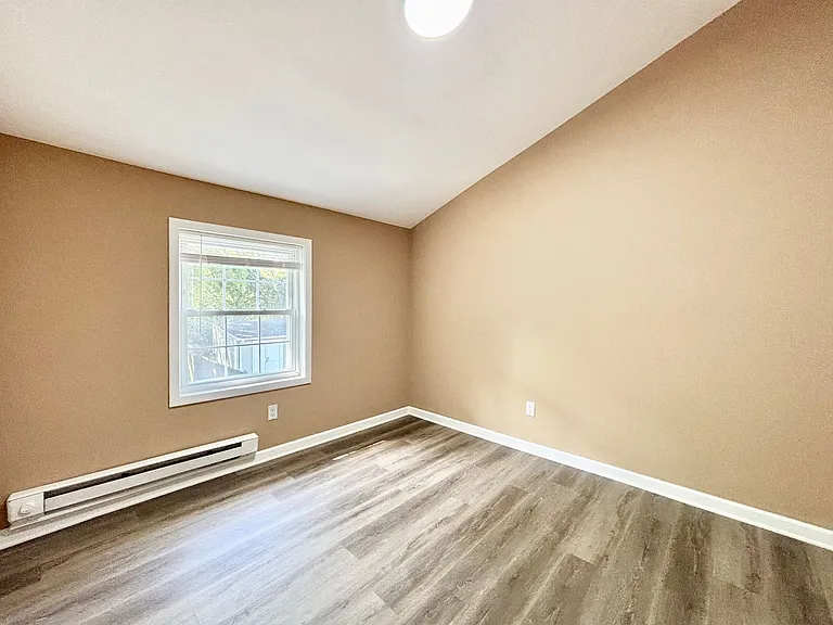 2841 Earlscourt Ave — Photo 9
