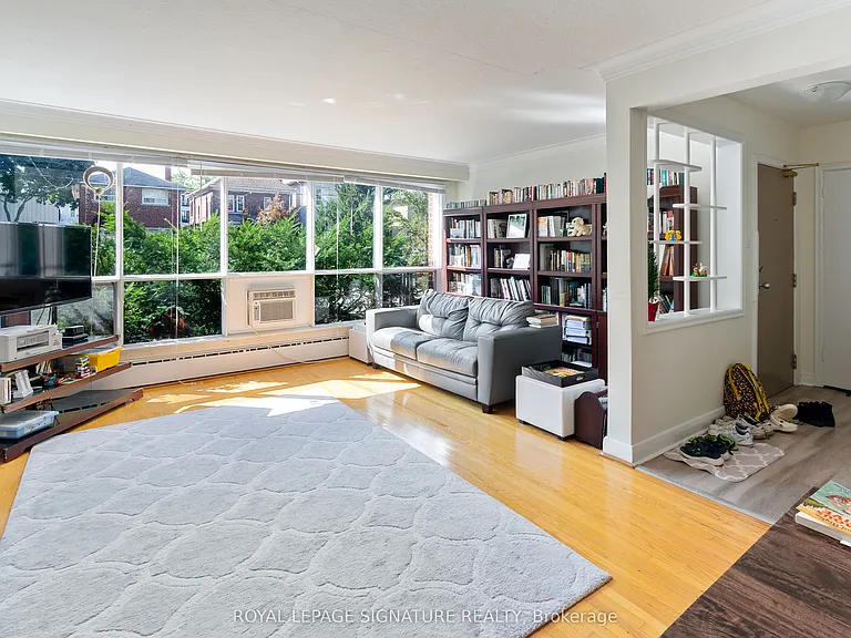 138 Woburn Ave — Photo 3