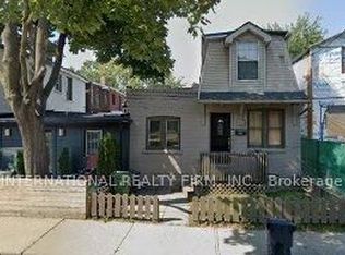 16 Uxbridge Ave, Toronto, ON M6N 2Y2