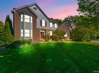 4360 Carriage Hill Ct, Rochester, MI 48306