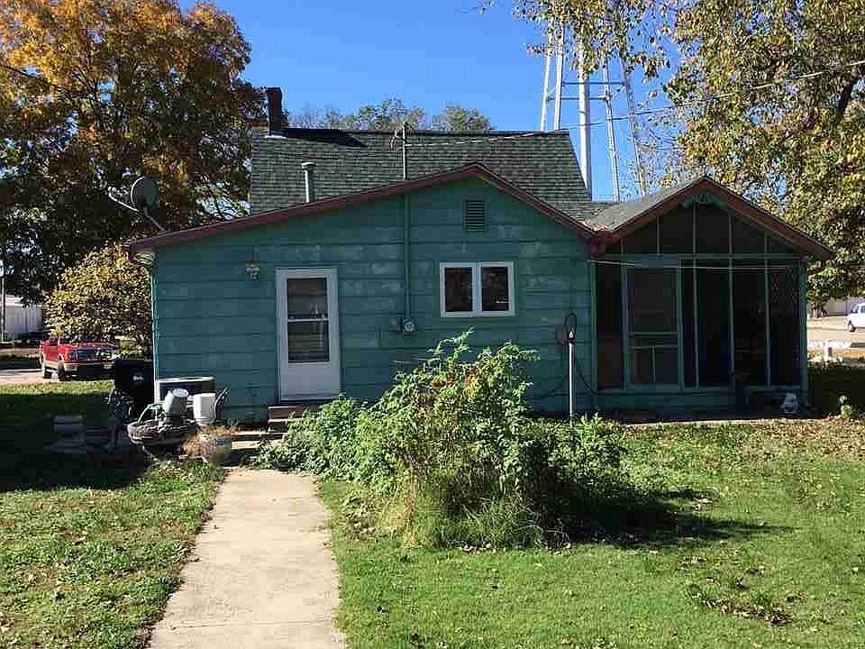 2nd image of 428 Pearl St
