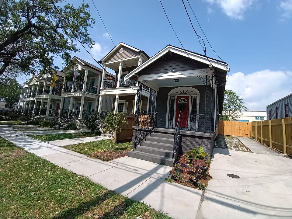 1st image of 2613 Banks St