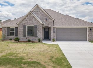 8100 Big Oak Dr, Fort Smith, AR 72916