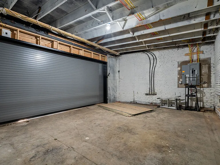 1629 E Eyre St — Photo 24
