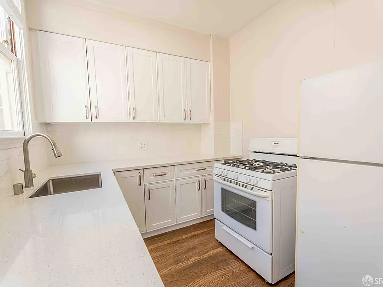 910 Bay St #12 — Photo 10