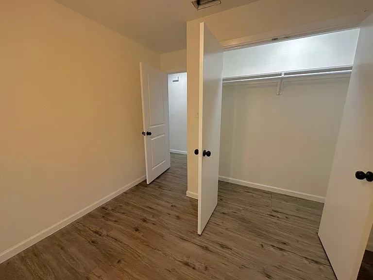 10809 Sharondale Ln — Photo 10