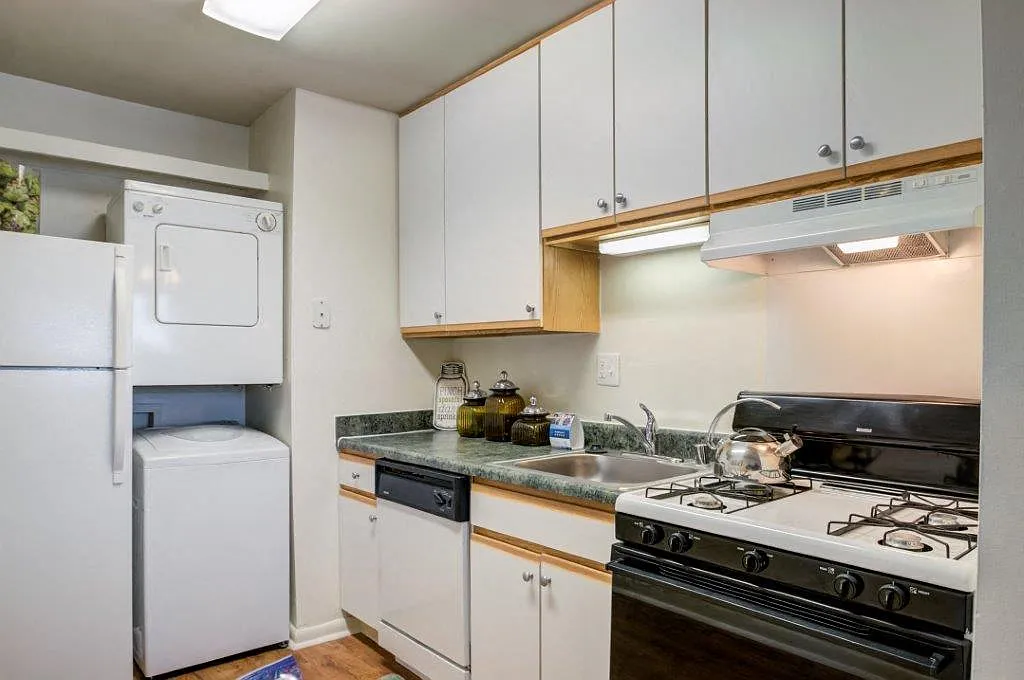 Eagles Crest Apartment Homes — Photo 3