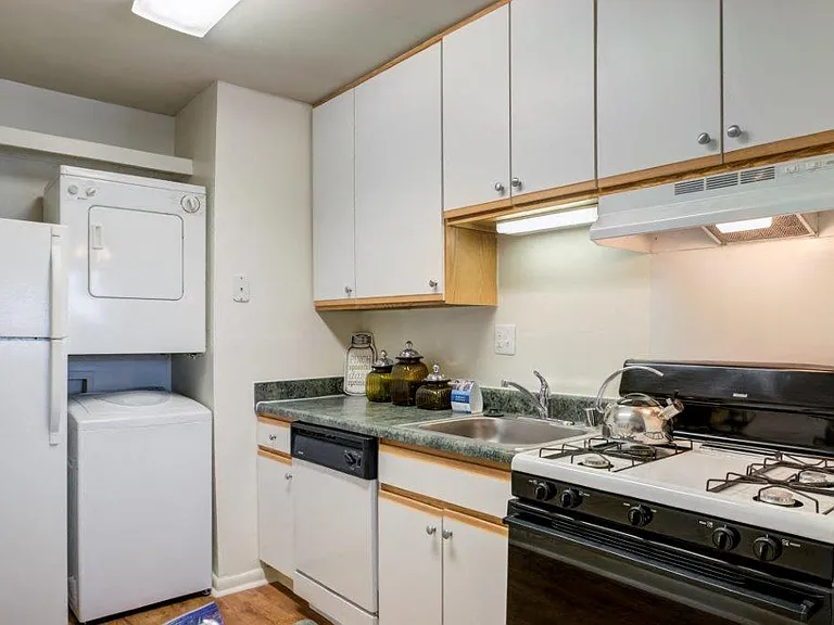 Eagles Crest Apartment Homes — Photo 3