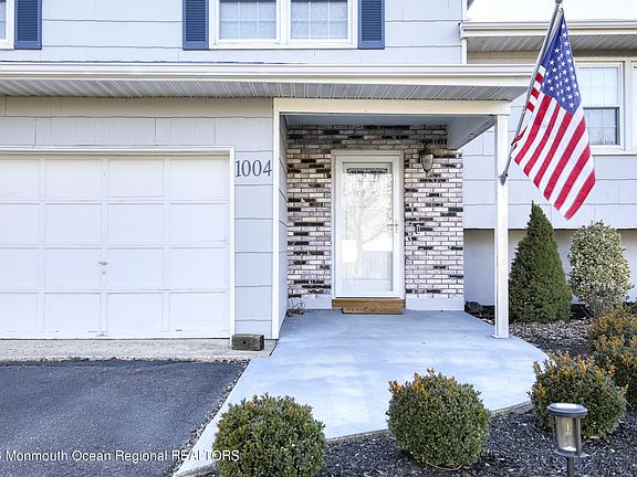 4th image of 1004 Roanoke Drive