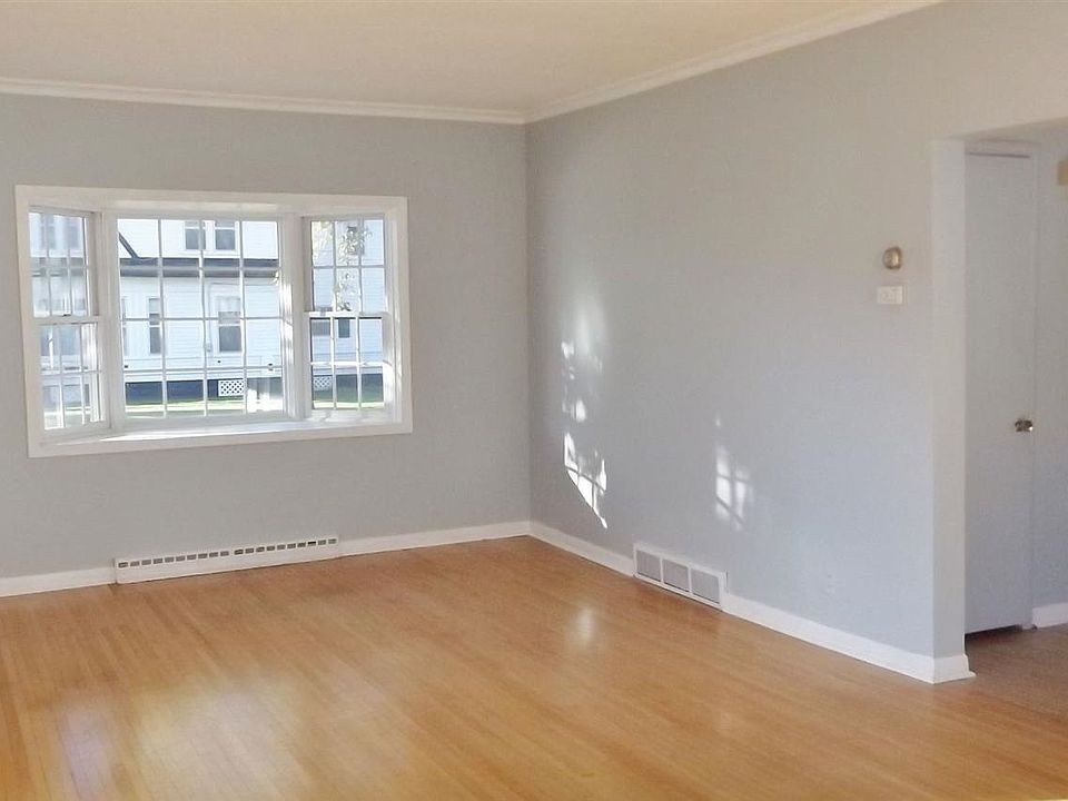 1st image of 1044 Carpenter Ave