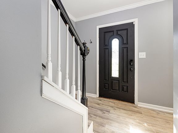 4th image of 141 W Long Creek Ct