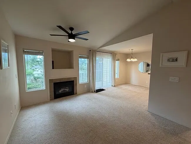 1 bed, 715 sqft, $2,100 — Photo 3