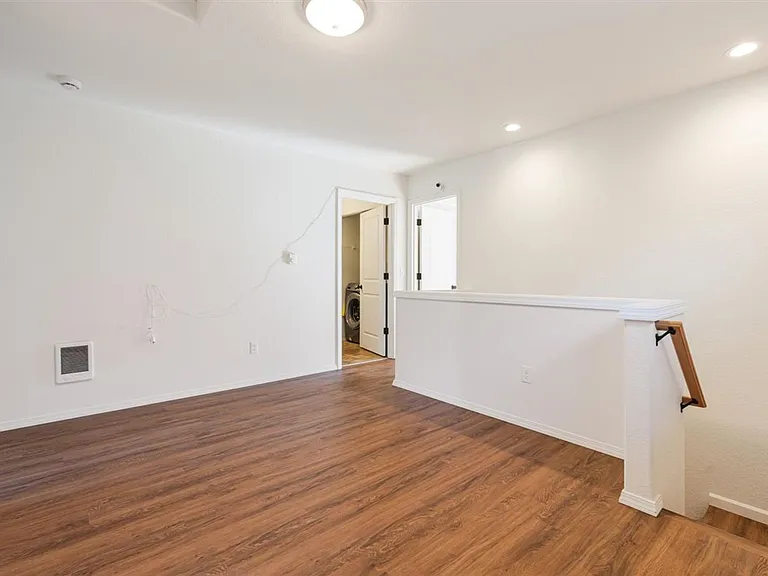 14414 E Burnside St — Photo 10