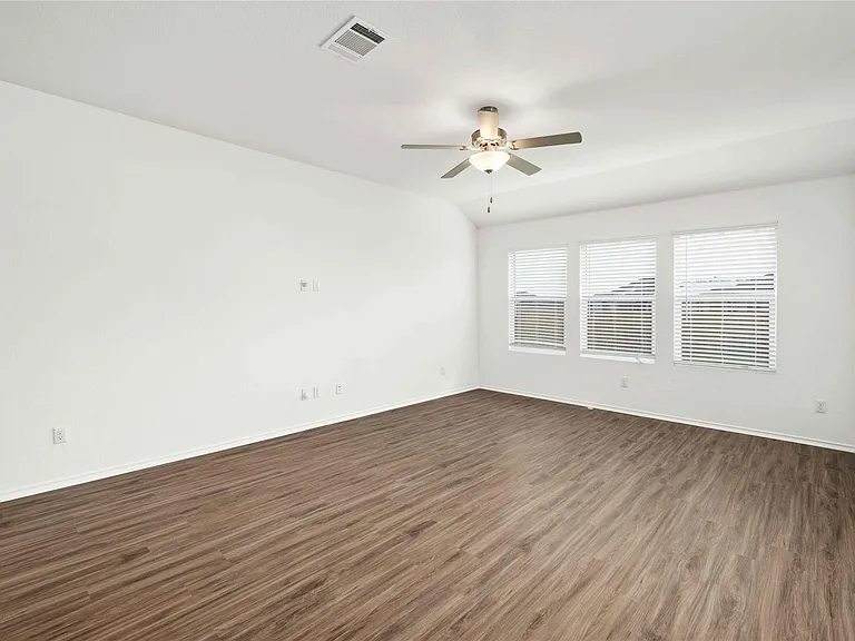 416 Escondido Cir — Photo 5