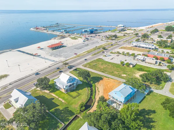 109 Douglas Ln, Long Beach, MS 39560