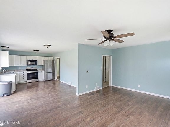 2nd image of 602 E Maple Ave