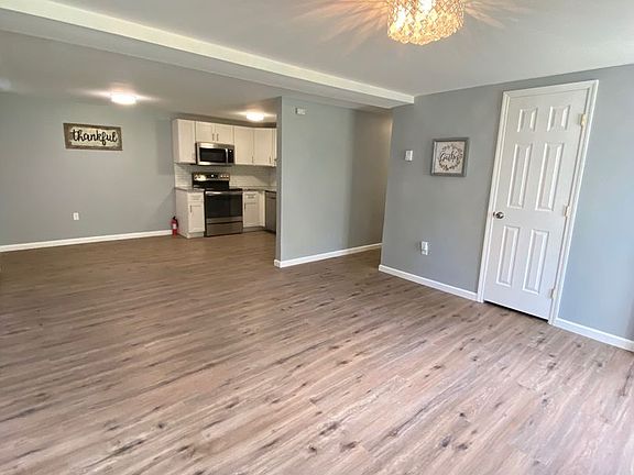 3rd image of 710 Parr Meadow Dr
