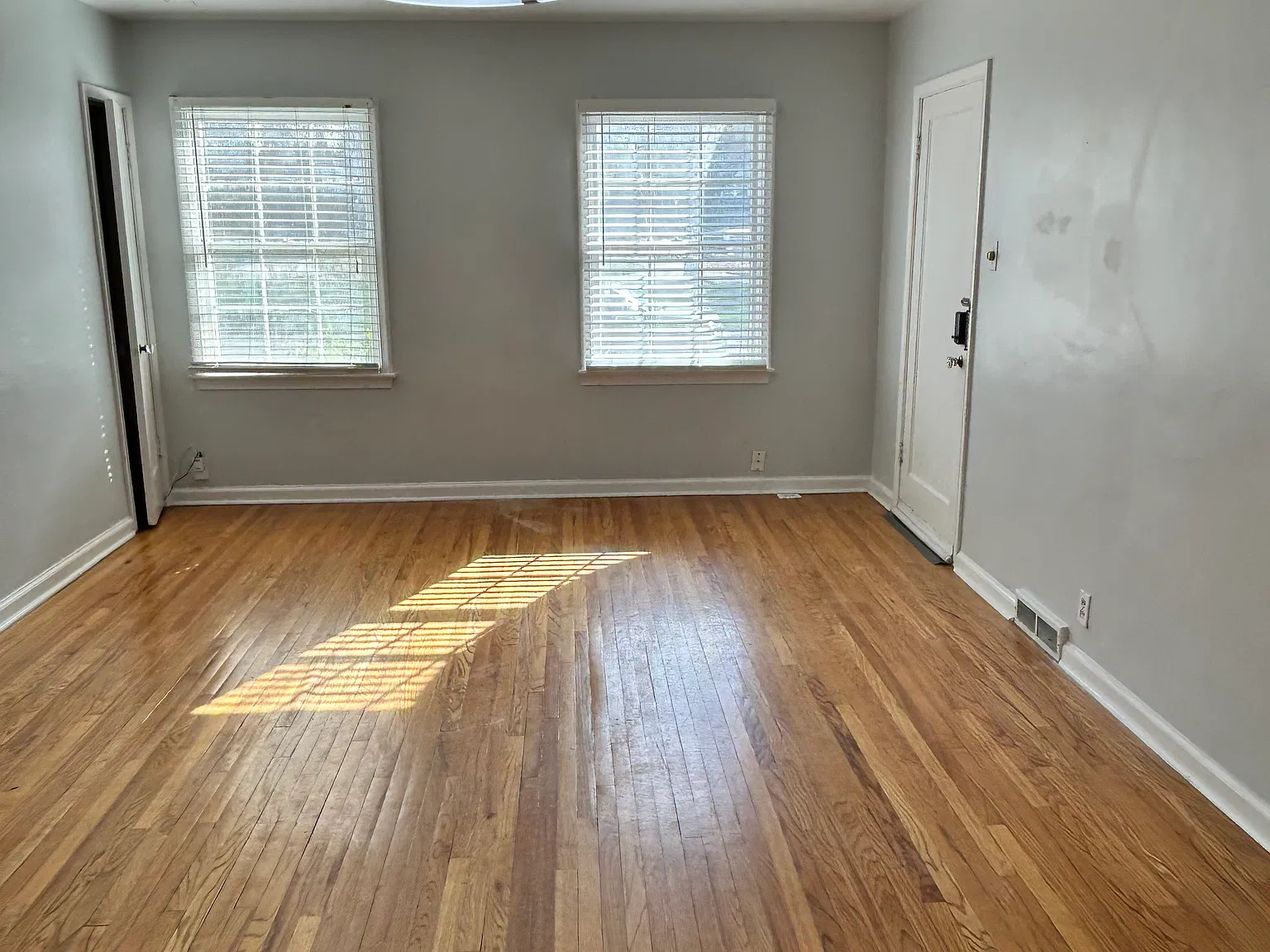 2 bed, 1100 sqft, $1,600 — Photo 3